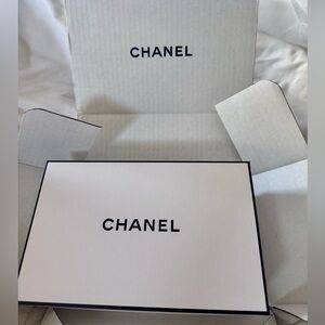 NIB CHANEL Le Lift Eye Patches in Black and White